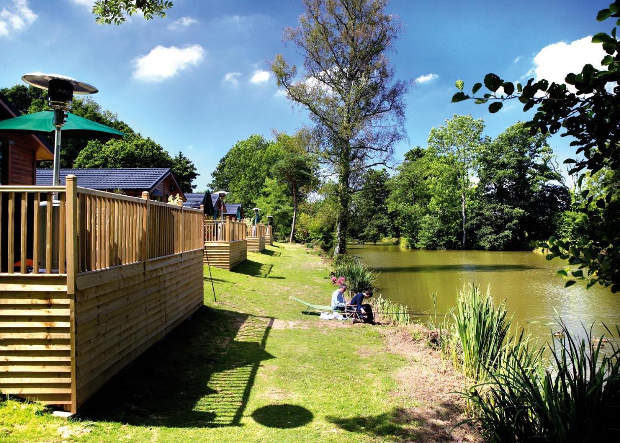 Upton Lakes Lodges Кълъмптън Екстериор снимка