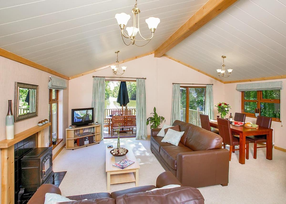 Upton Lakes Lodges Кълъмптън Екстериор снимка