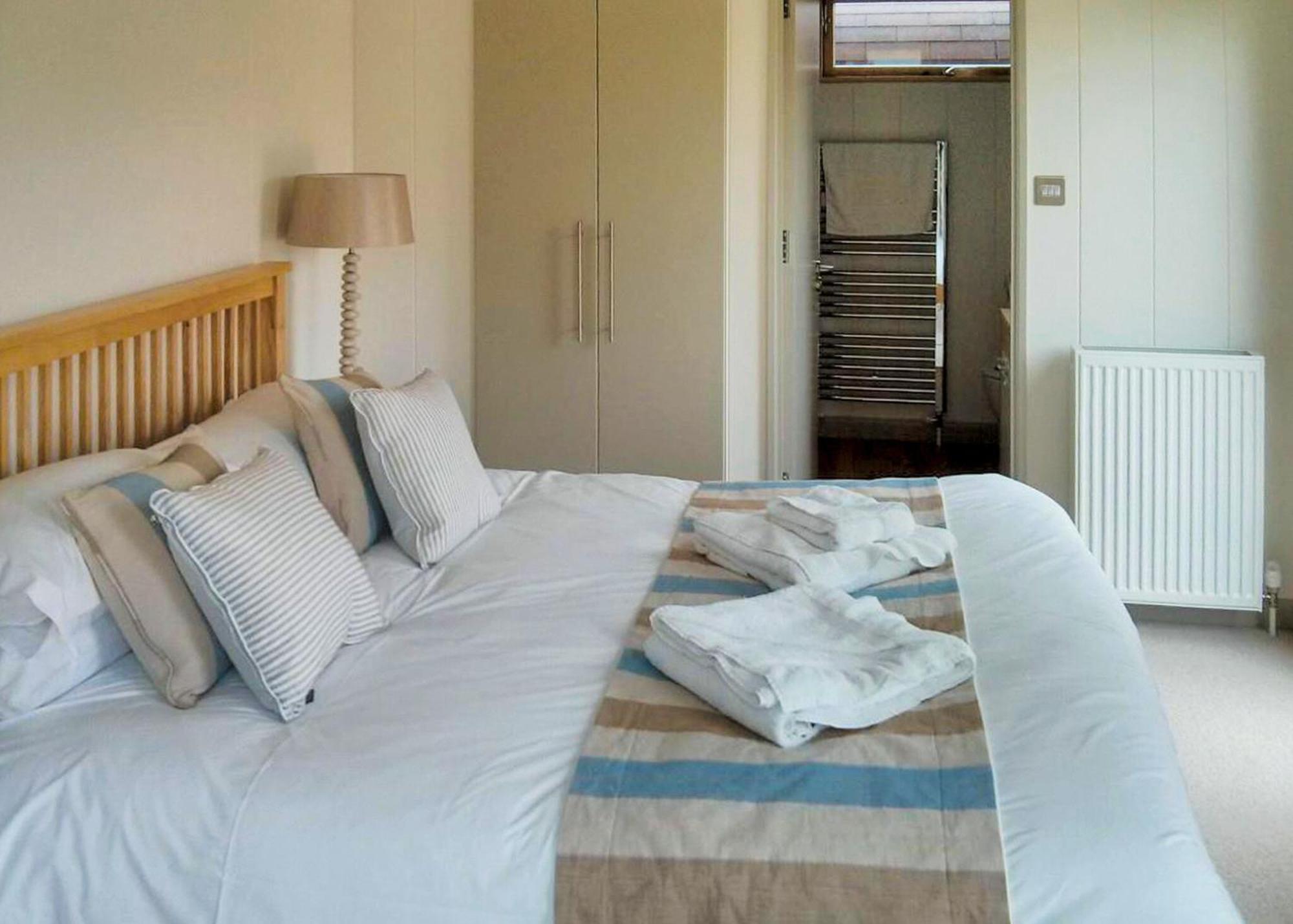 Upton Lakes Lodges Кълъмптън Екстериор снимка
