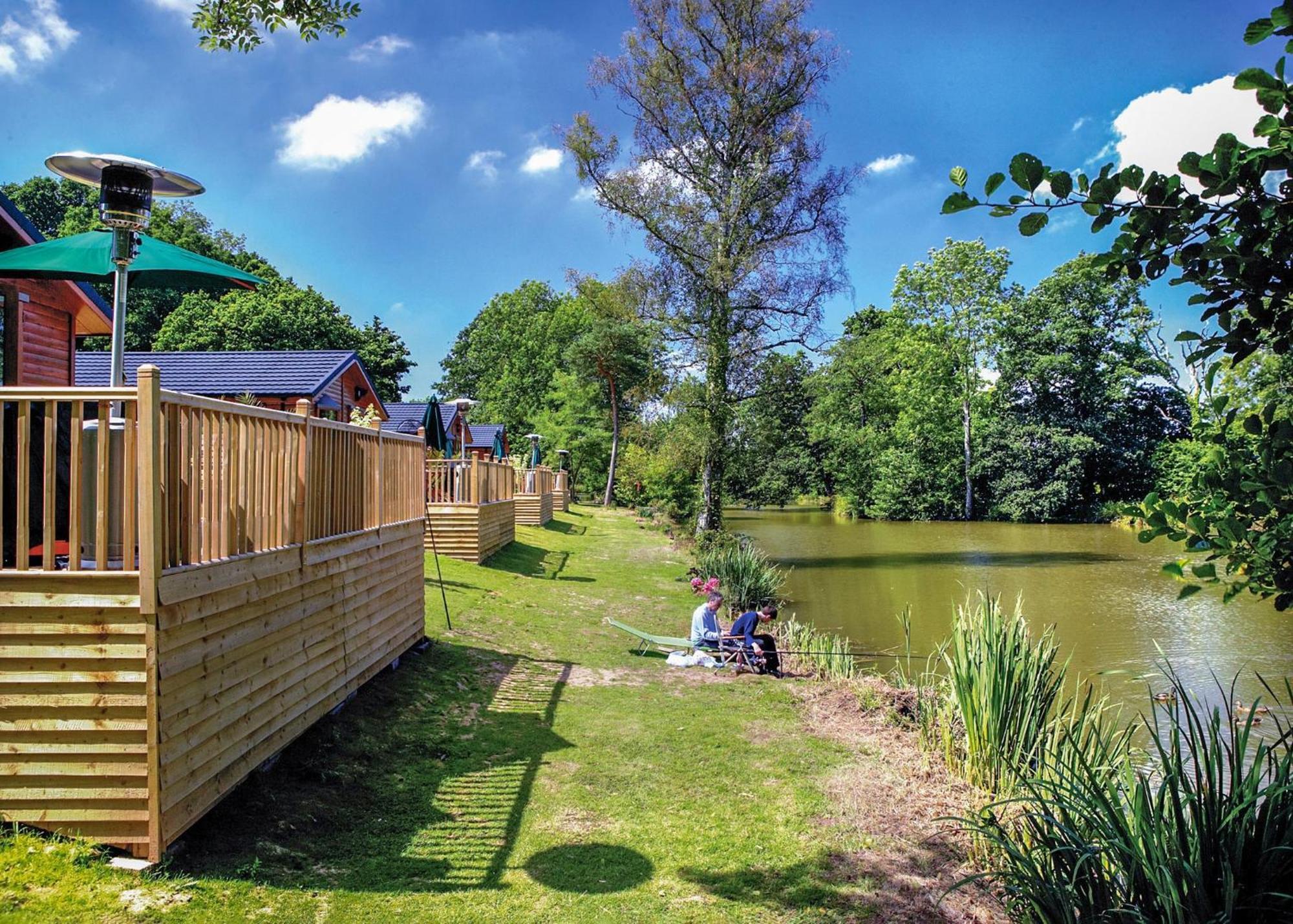 Upton Lakes Lodges Кълъмптън Екстериор снимка