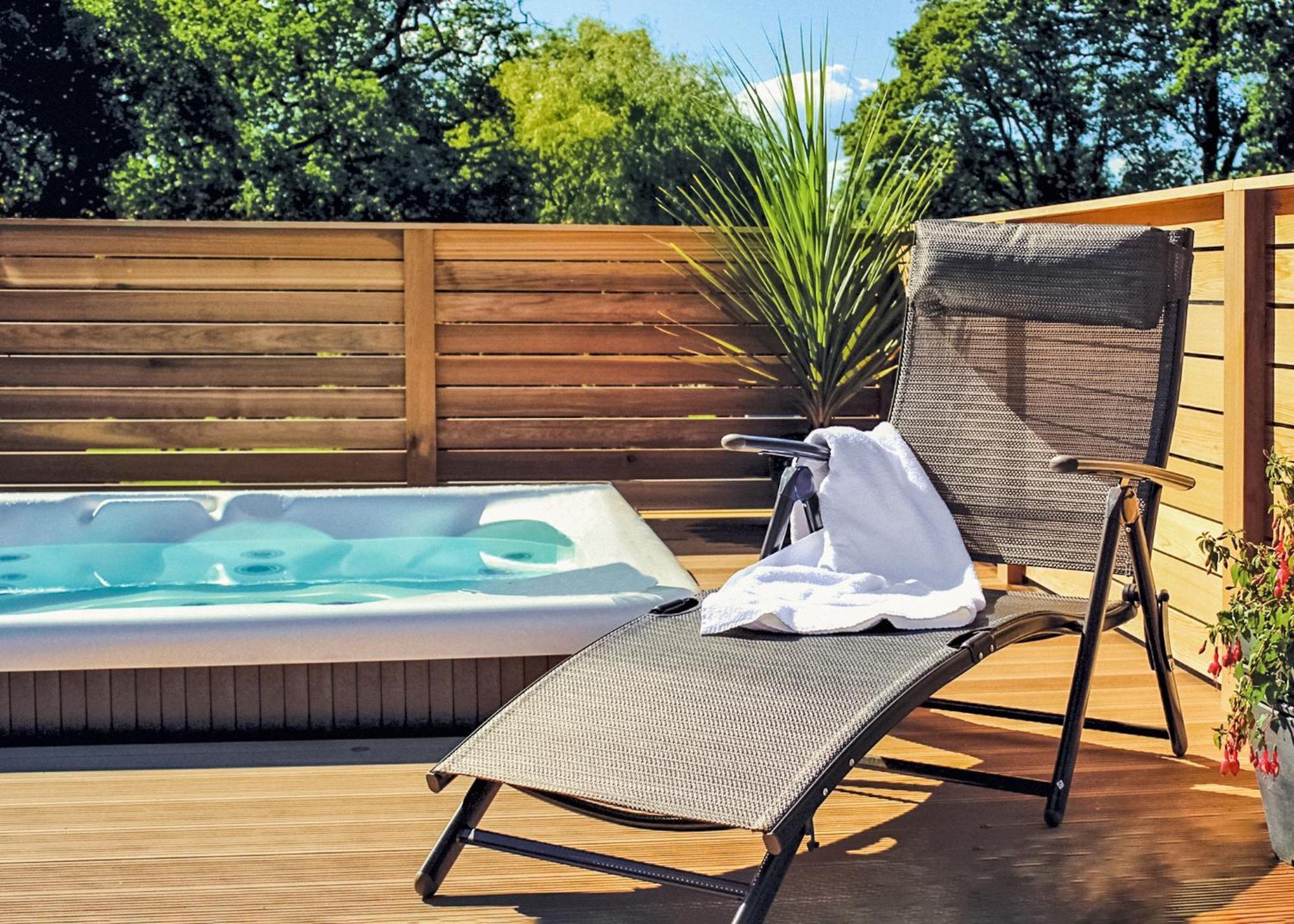 Upton Lakes Lodges Кълъмптън Екстериор снимка